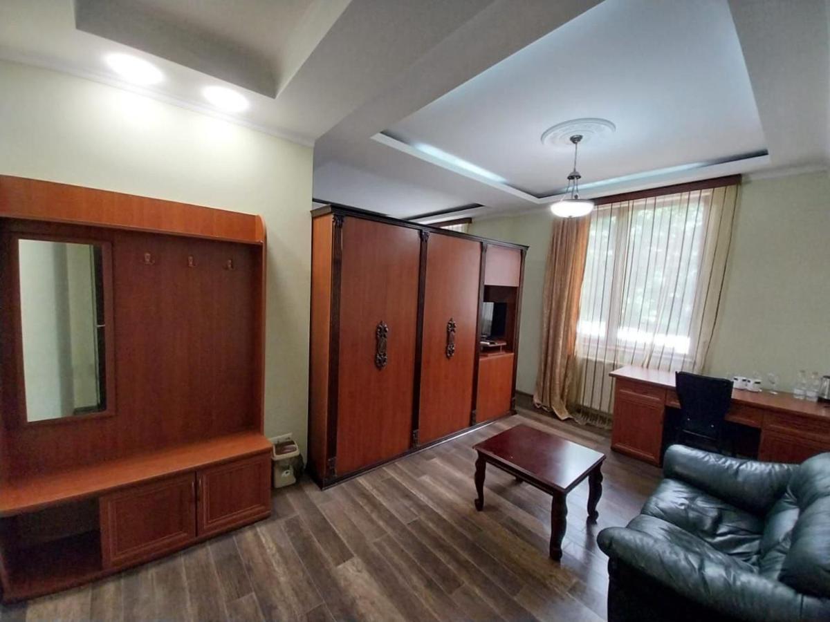 Aeetes Palace Kutaisi Bagian luar foto